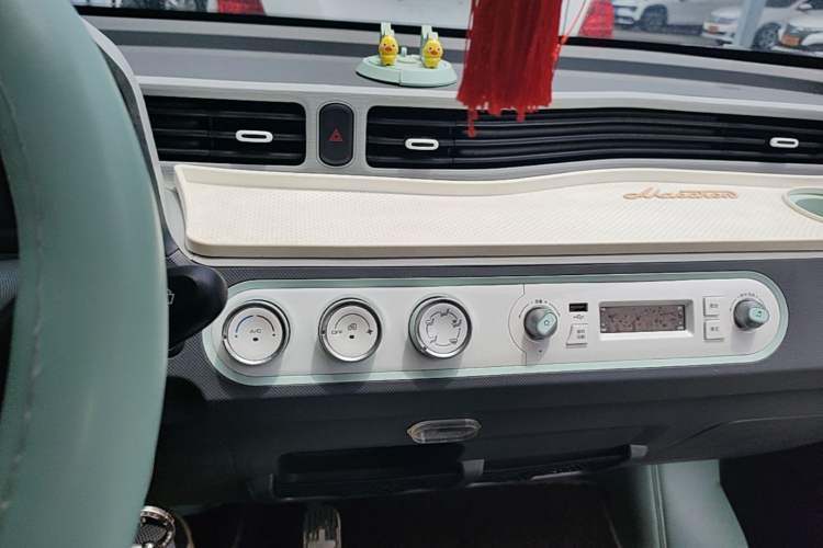 Used Wuling Hongguang MINIEV 2021 Macaron Premium Model – Lithium Iron Phosphate Audio And AC Panel
