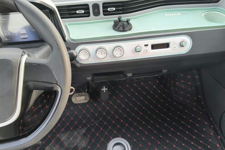 Used Wuling Hongguang MINIEV 2021 Macaron Fashion Model Lithium Iron Phosphate Audio And AC Panel