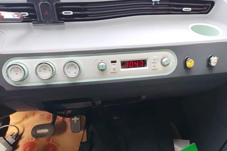 Used Wuling Hongguang MINIEV 2021 Macaron Fashion Model Lithium Iron Phosphate Audio And AC Panel