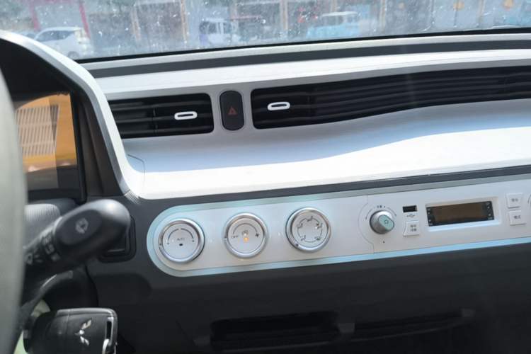 Used Wuling Hongguang MINIEV 2021 Macaron Sandwich Model 120 km Lithium Iron Phosphate Audio And AC Panel