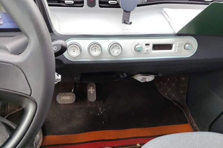 Used Wuling Hongguang MINIEV 2021 Macaron Premium Model – Lithium Iron Phosphate Audio And AC Panel