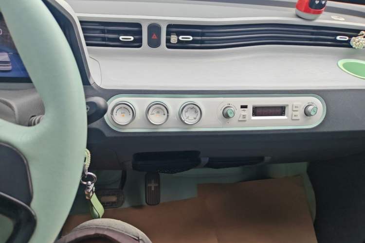 Used Wuling Hongguang MINIEV 2021 Macaron Premium Model – Lithium Iron Phosphate Audio And AC Panel
