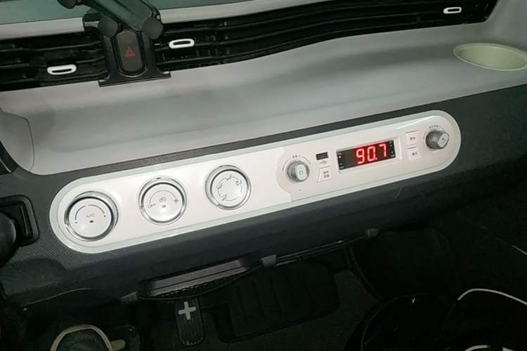 Used Wuling Hongguang MINIEV 2021 Macaron Fashion Model Lithium Iron Phosphate Audio And AC Panel