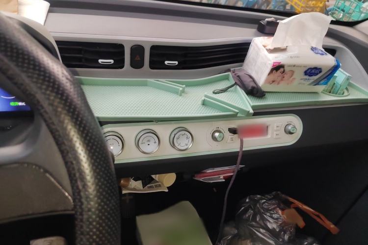 Used Wuling Hongguang MINIEV 2021 Macaron Premium Model – Lithium Iron Phosphate Audio And AC Panel