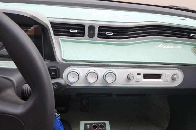 Used Wuling Hongguang MINIEV 2021 Macaron Fashion Model Lithium Iron Phosphate Audio And AC Panel