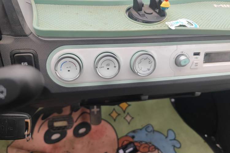 Used Wuling Hongguang MINIEV 2021 Macaron Premium Model – Lithium Iron Phosphate Audio And AC Panel