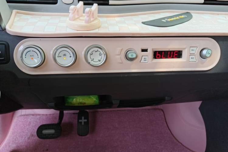 Used Wuling Hongguang MINIEV 2021 Macaron Premium Model – Lithium Iron Phosphate Audio And AC Panel