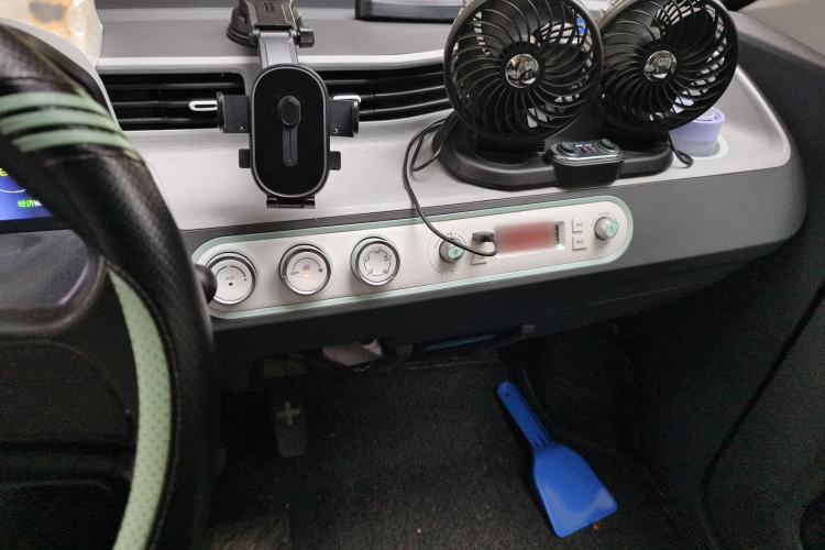 Used Wuling Hongguang MINIEV 2021 Macaron Premium Model – Lithium Iron Phosphate Audio And AC Panel