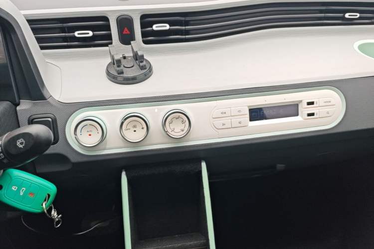 Used Wuling Hongguang MINIEV 2021 Macaron Fashion Model Lithium Iron Phosphate Audio And AC Panel