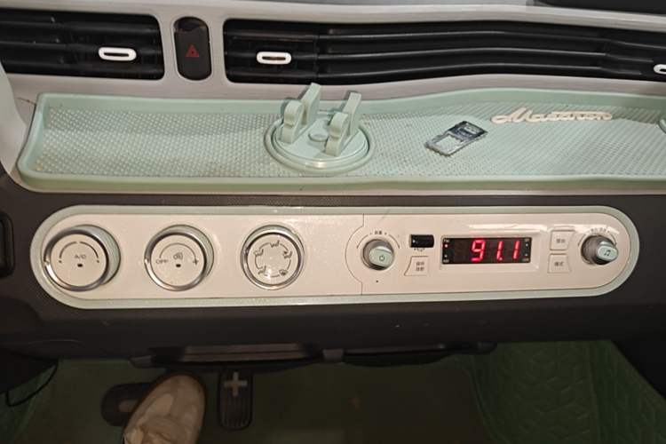 Used Wuling Hongguang MINIEV 2021 Macaron Premium Model – Lithium Iron Phosphate Audio And AC Panel