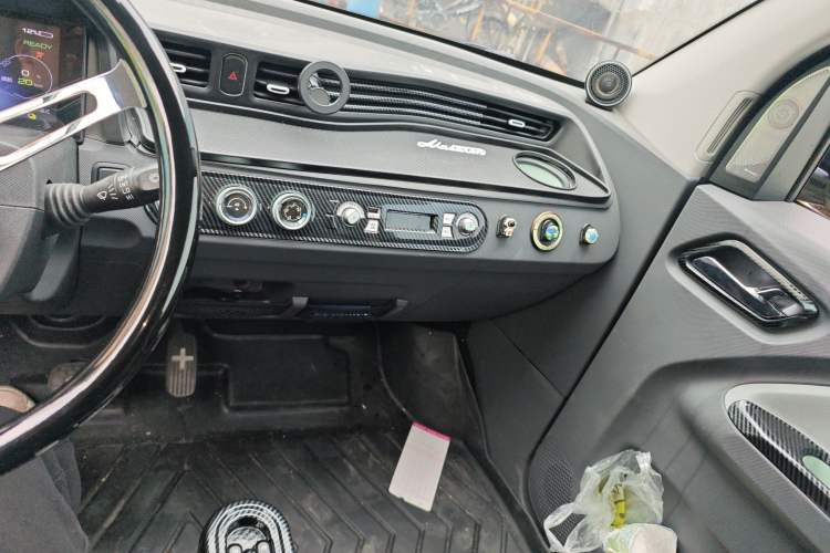 Used Wuling Hongguang MINIEV 2021 Macaron Premium Model – Lithium-NMC Audio And AC Panel