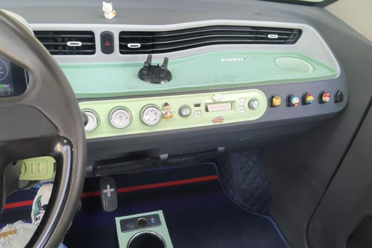 Used Wuling Hongguang MINIEV 2021 Macaron Fashion Edition Lithium-Ion Battery Audio And AC Panel