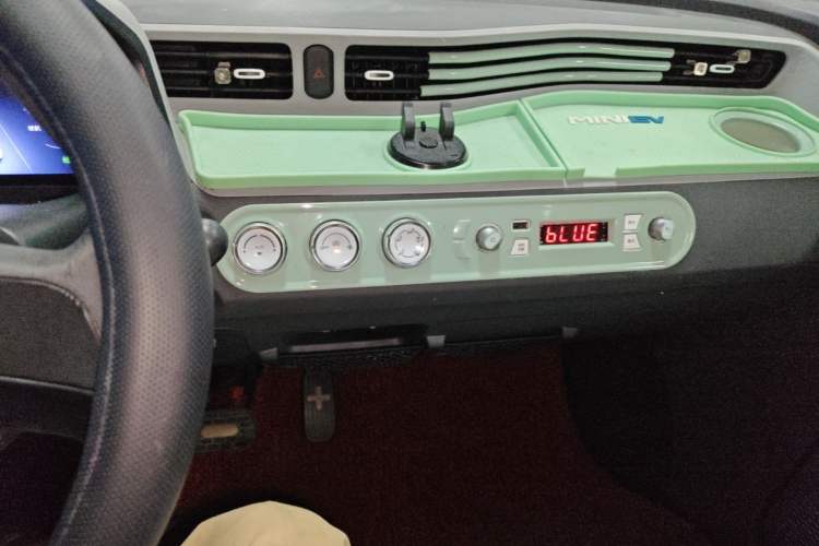 Used Wuling Hongguang MINIEV 2021 Macaron Premium Model – Lithium Iron Phosphate Audio And AC Panel
