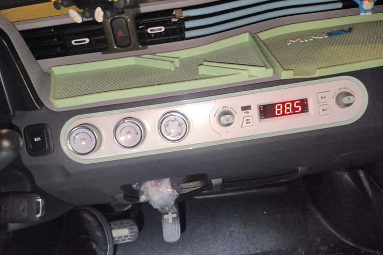 Used Wuling Hongguang MINIEV 2021 Macaron Premium Model – Lithium Iron Phosphate Audio And AC Panel