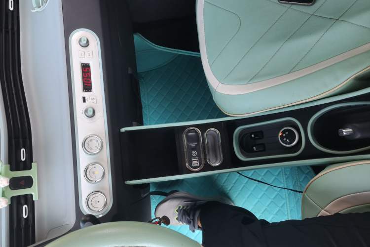 Used Wuling Hongguang MINIEV 2021 Macaron Fashion Model Lithium Iron Phosphate Audio And AC Panel