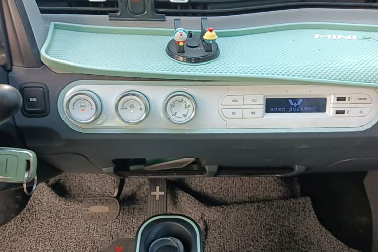 Used Wuling Hongguang MINIEV 2021 Macaron Fashion Model Lithium Iron Phosphate Audio And AC Panel