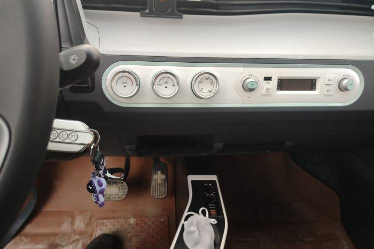 Used Wuling Hongguang MINIEV 2021 Macaron Premium Model – Lithium-NMC Audio And AC Panel