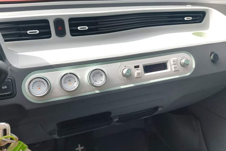 Used Wuling Hongguang MINIEV 2021 Macaron Premium Model – Lithium Iron Phosphate Audio And AC Panel