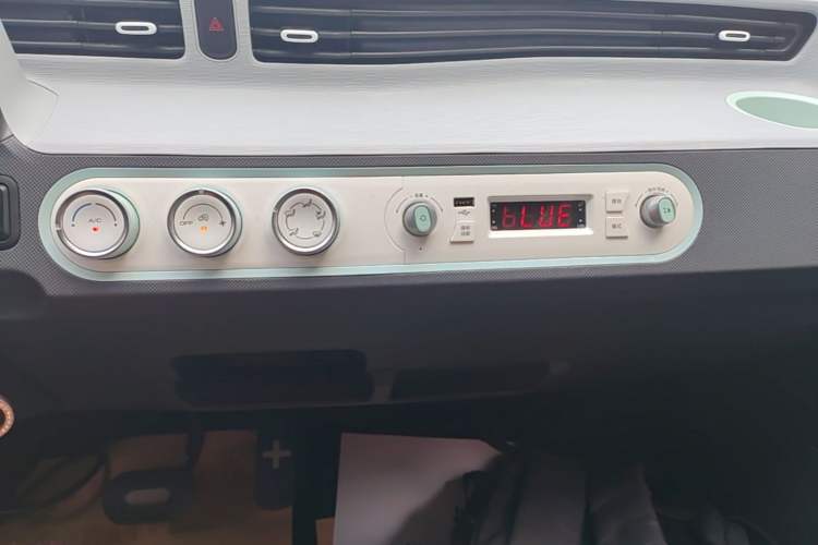 Used Wuling Hongguang MINIEV 2021 Macaron Fashion Model Lithium Iron Phosphate Audio And AC Panel