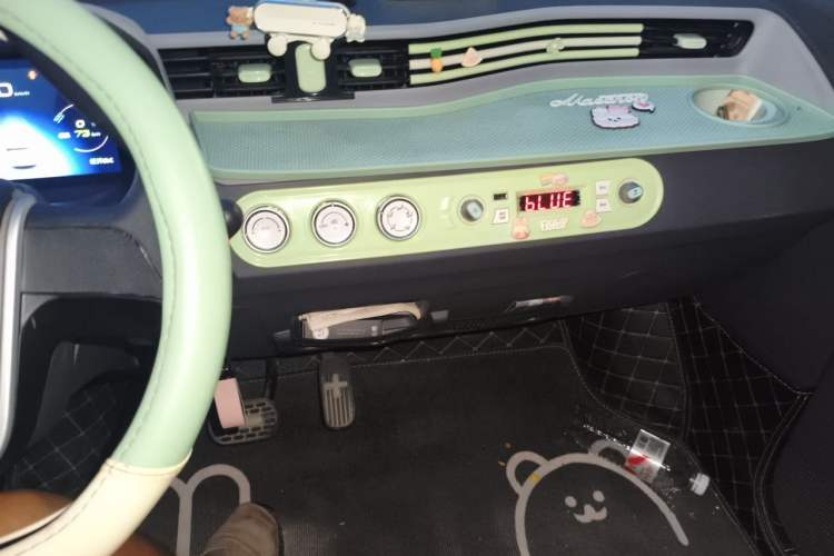 Used Wuling Hongguang MINIEV 2021 Macaron Premium Model – Lithium Iron Phosphate Audio And AC Panel