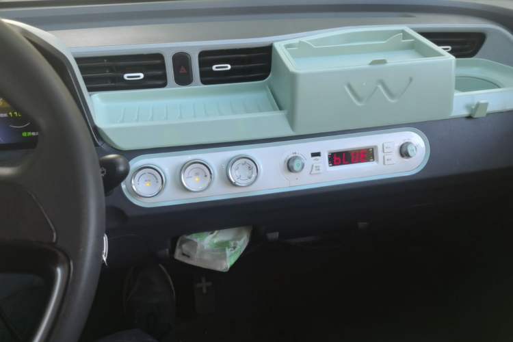 Used Wuling Hongguang MINIEV 2021 Macaron Fashion Edition Lithium-Ion Battery Audio And AC Panel