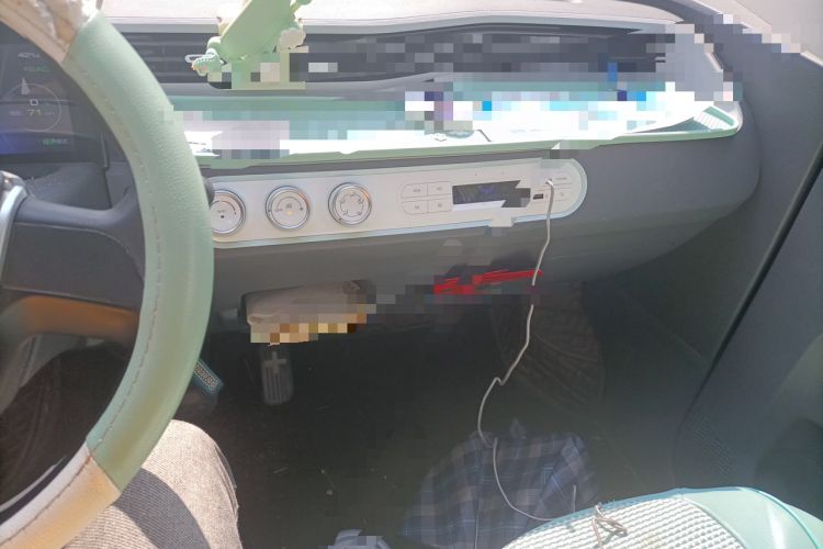 Used Wuling Hongguang MINIEV 2021 Macaron Premium Model – Lithium Iron Phosphate Audio And AC Panel