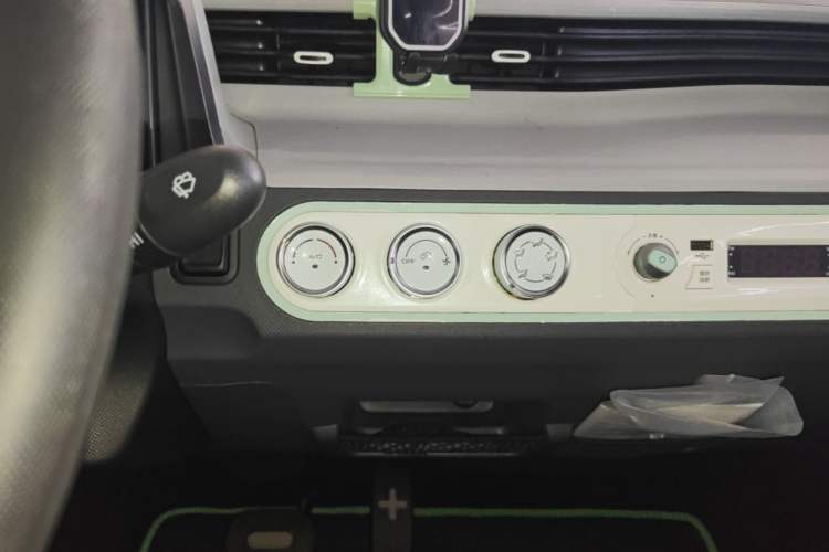 Used Wuling Hongguang MINIEV 2021 Macaron Premium Model – Lithium Iron Phosphate Audio And AC Panel