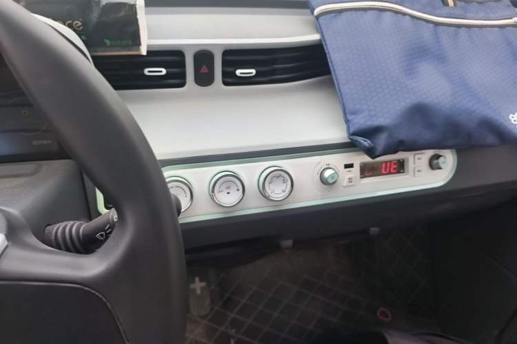 Used Wuling Hongguang MINIEV 2021 Macaron Premium Model – Lithium Iron Phosphate Audio And AC Panel