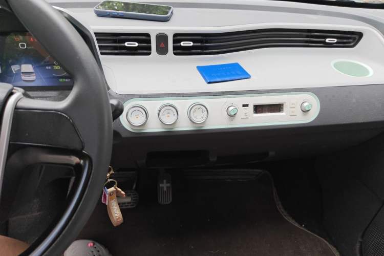 Used Wuling Hongguang MINIEV 2021 Macaron Fashion Edition Lithium-Ion Battery Audio And AC Panel