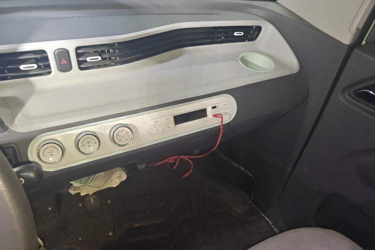 Used Wuling Hongguang MINIEV 2021 Macaron Premium Model – Lithium Iron Phosphate Audio And AC Panel
