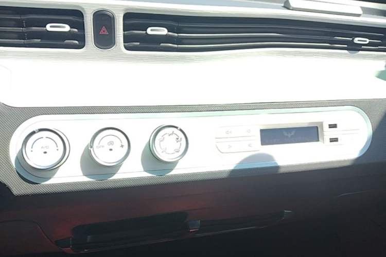 Used Wuling Hongguang MINIEV 2021 Macaron Premium Model – Lithium Iron Phosphate Audio And AC Panel