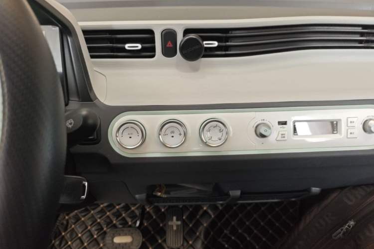 Used Wuling Hongguang MINIEV 2021 Macaron Premium Model – Lithium-NMC Audio And AC Panel