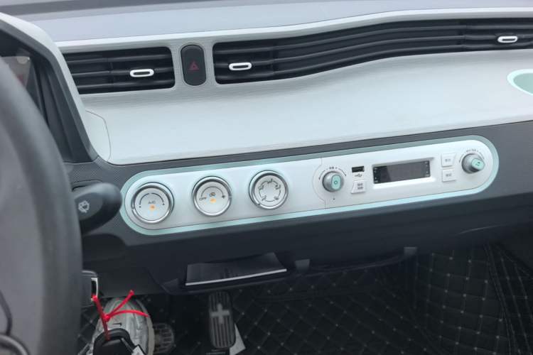 Used Wuling Hongguang MINIEV 2021 Macaron Fashion Model Lithium Iron Phosphate Audio And AC Panel