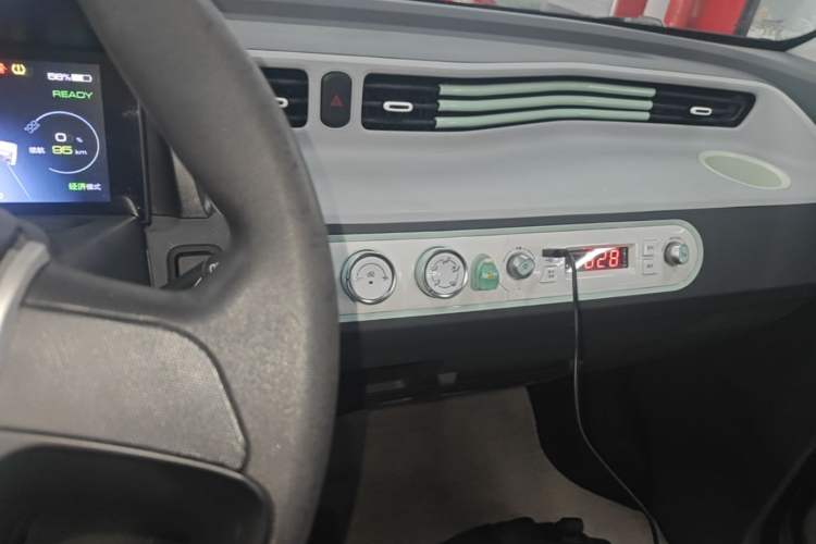 Used Wuling Hongguang MINIEV 2021 Macaron Premium Model – Lithium Iron Phosphate Audio And AC Panel