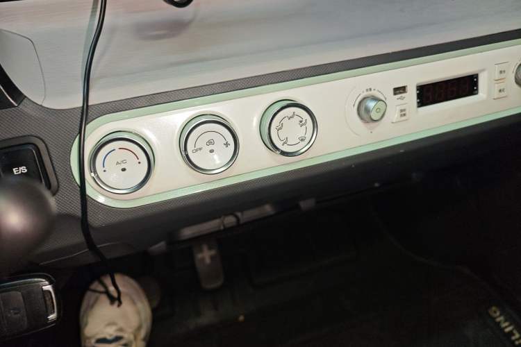 Used Wuling Hongguang MINIEV 2021 Macaron Fashion Model Lithium Iron Phosphate Audio And AC Panel
