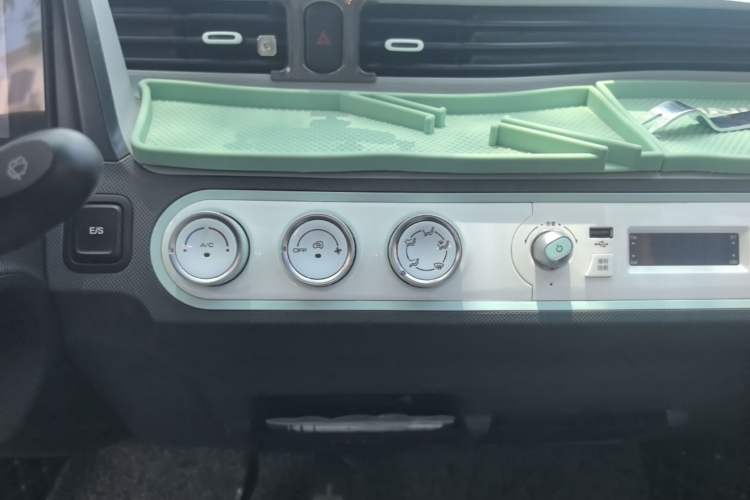 Used Wuling Hongguang MINIEV 2021 Macaron Premium Model – Lithium Iron Phosphate Audio And AC Panel