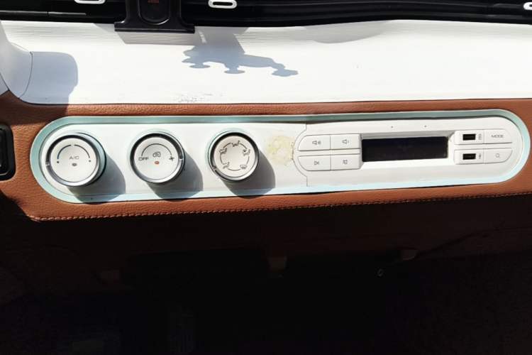 Used Wuling Hongguang MINIEV 2021 Macaron Premium Model – Lithium-NMC Audio And AC Panel