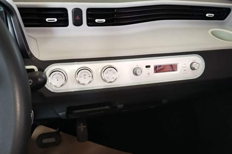 Used Wuling Hongguang MINIEV 2021 Macaron Premium Model – Lithium Iron Phosphate Audio And AC Panel