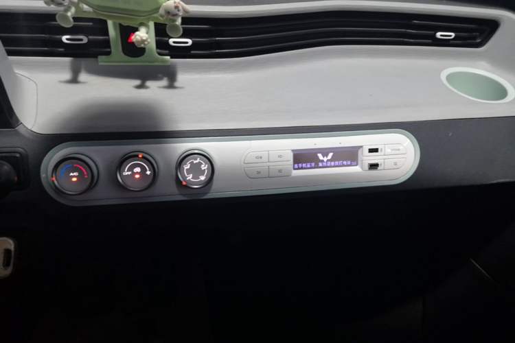 Used Wuling Hongguang MINIEV 2021 Macaron Premium Model – Lithium Iron Phosphate Audio And AC Panel