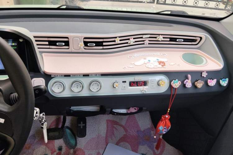 Used Wuling Hongguang MINIEV 2021 Macaron Premium Model – Lithium Iron Phosphate Audio And AC Panel