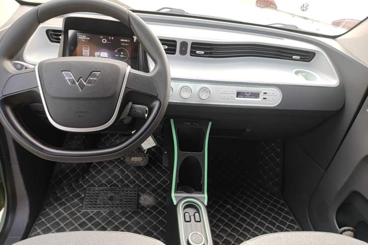 Used Wuling Hongguang MINIEV 2021 Macaron Premium Model – Lithium Iron Phosphate Audio And AC Panel