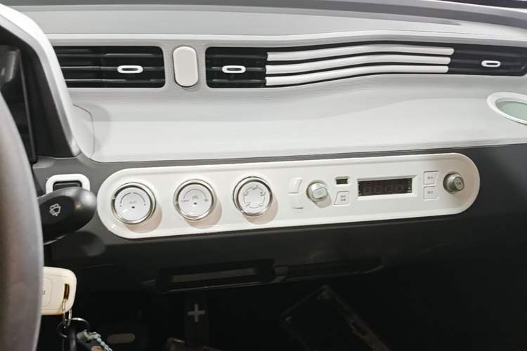 Used Wuling Hongguang MINIEV 2021 Macaron Premium Model – Lithium Iron Phosphate Audio And AC Panel