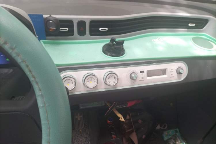 Used Wuling Hongguang MINIEV 2021 Macaron Premium Model – Lithium Iron Phosphate Audio And AC Panel