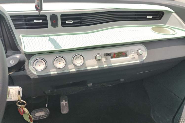 Used Wuling Hongguang MINIEV 2021 Macaron Premium Model – Lithium Iron Phosphate Audio And AC Panel