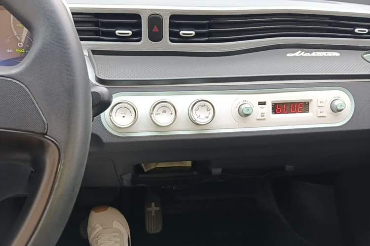 Used Wuling Hongguang MINIEV 2021 Macaron Sandwich Model 170 km Lithium Iron Phosphate Audio And AC Panel