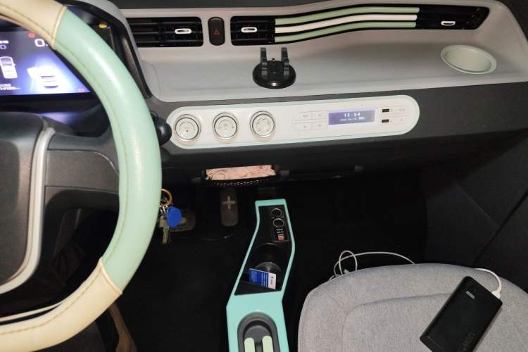 Used Wuling Hongguang MINIEV 2021 Macaron Premium Model – Lithium Iron Phosphate Audio And AC Panel