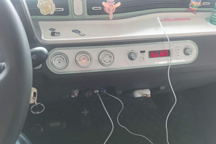Used Wuling Hongguang MINIEV 2021 Macaron Premium Model – Lithium Iron Phosphate Audio And AC Panel