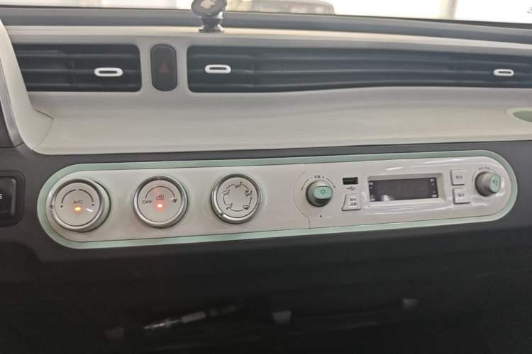 Used Wuling Hongguang MINIEV 2021 Macaron Premium Model – Lithium Iron Phosphate Audio And AC Panel