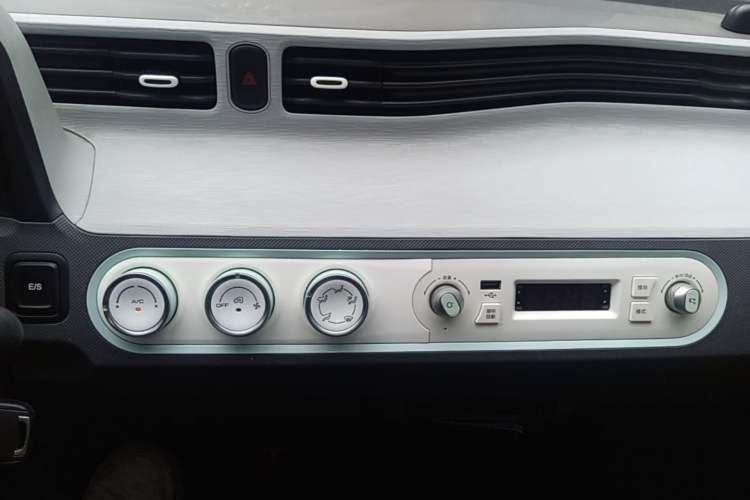 Used Wuling Hongguang MINIEV 2021 Macaron Fashion Model Lithium Iron Phosphate Audio And AC Panel
