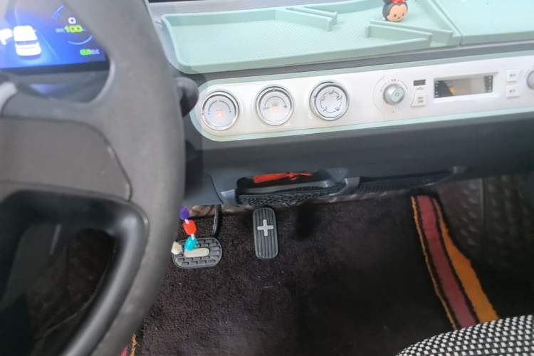 Used Wuling Hongguang MINIEV 2021 Macaron Premium Model – Lithium-NMC Audio And AC Panel